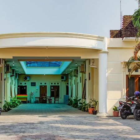 Oyo 3831 Pelangi Residence Syariah Surakarta  Luaran gambar