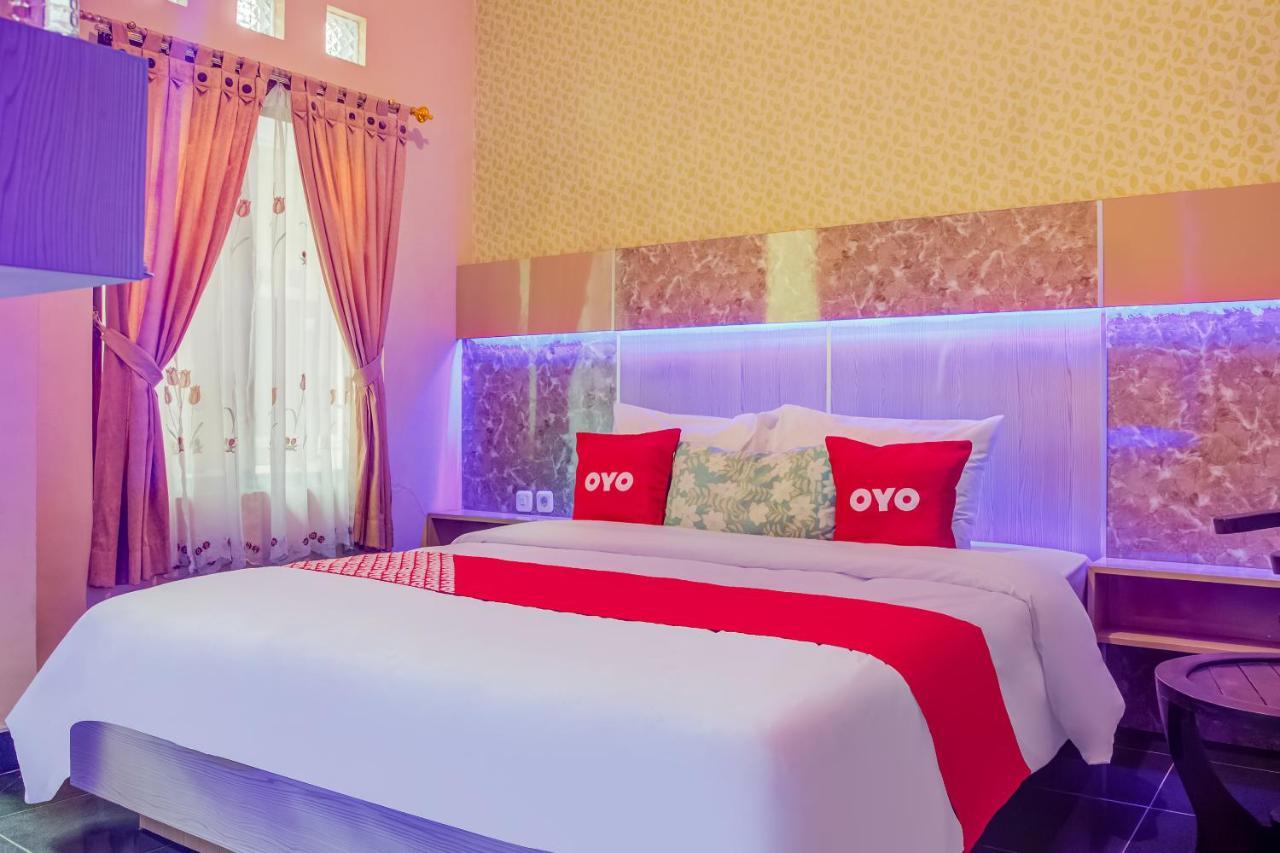 Oyo 3831 Pelangi Residence Syariah Surakarta  Luaran gambar