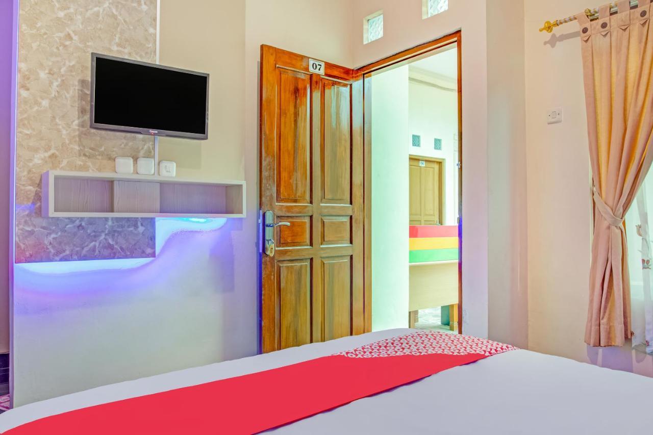 Oyo 3831 Pelangi Residence Syariah Surakarta  Luaran gambar