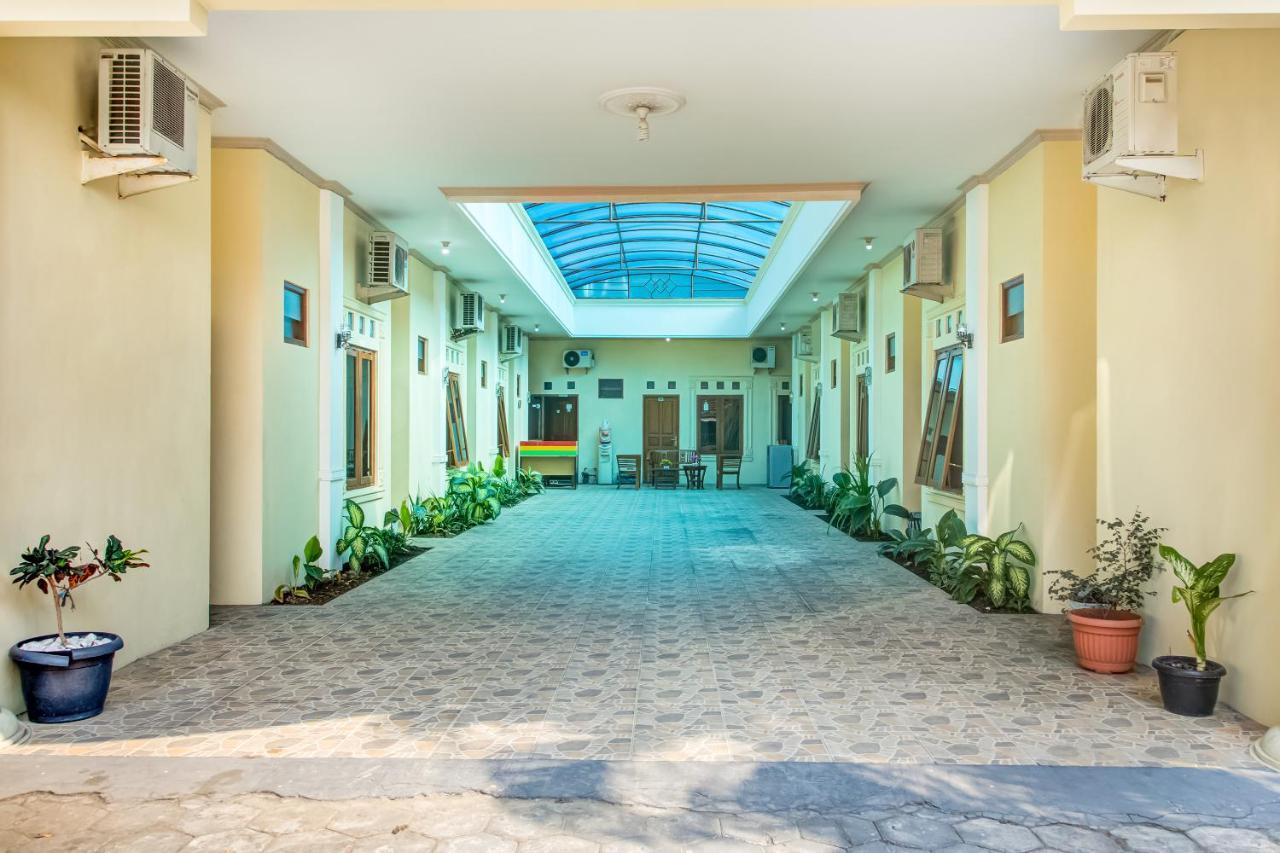 Oyo 3831 Pelangi Residence Syariah Surakarta  Luaran gambar