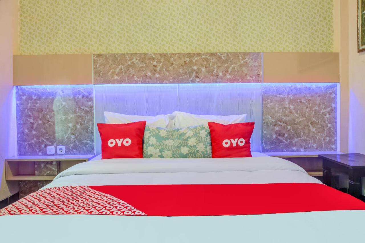 Oyo 3831 Pelangi Residence Syariah Surakarta  Luaran gambar