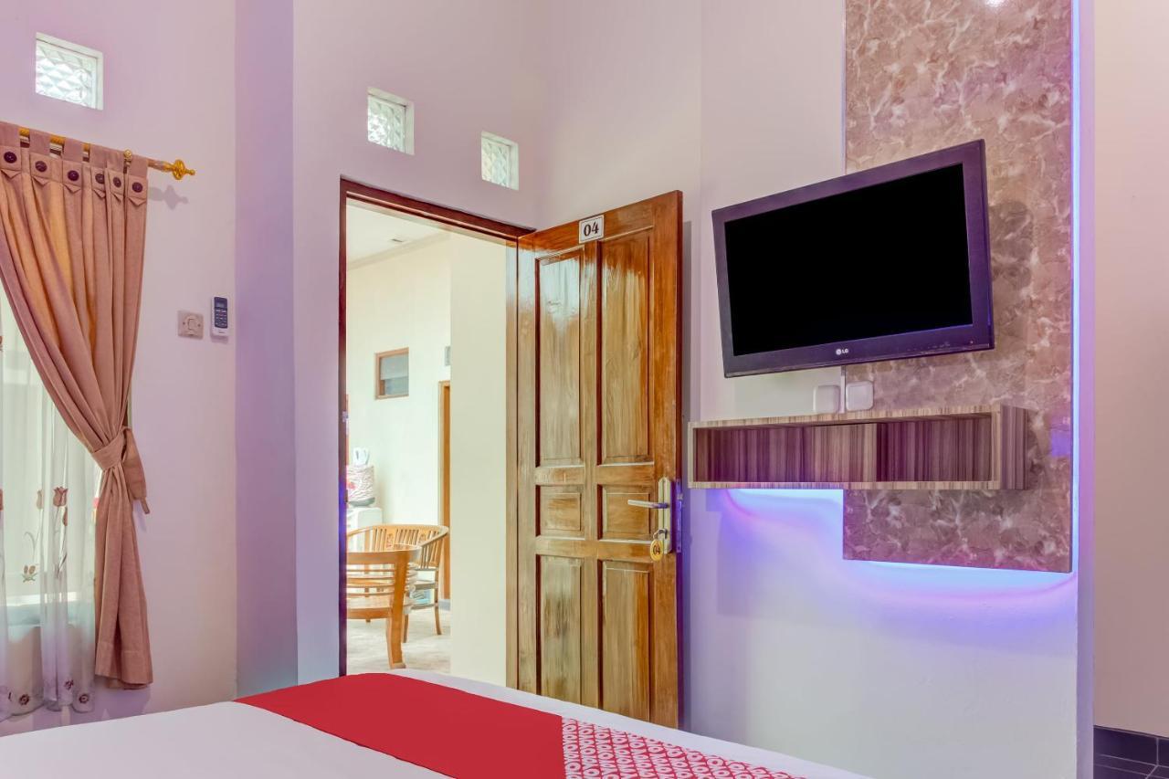 Oyo 3831 Pelangi Residence Syariah Surakarta  Luaran gambar