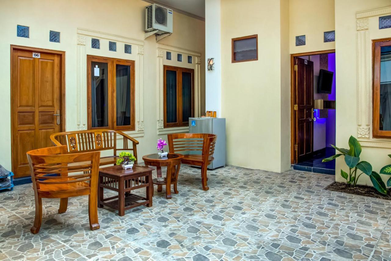 Oyo 3831 Pelangi Residence Syariah Surakarta  Luaran gambar
